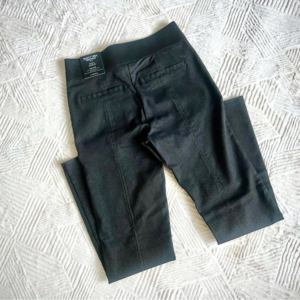 Simply Vera Vera Wang Black Ankle Pants with texture design